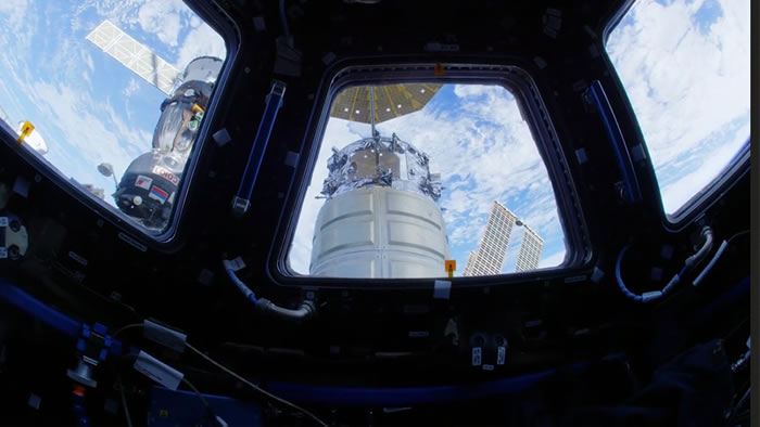 美国太空总署(NASA)公开用鱼眼镜头拍摄的国际空间站超高清视频