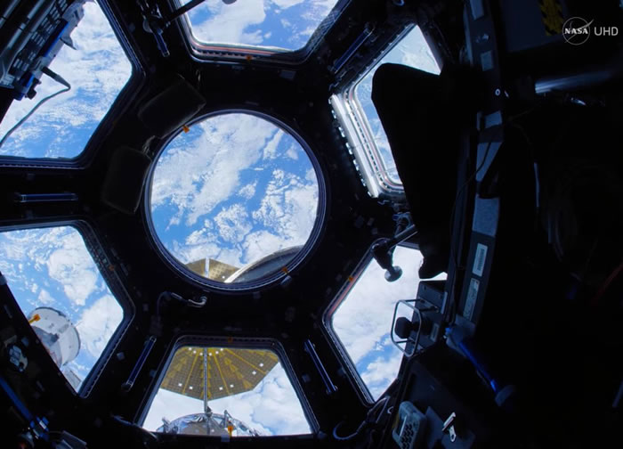 美国太空总署(NASA)公开用鱼眼镜头拍摄的国际空间站超高清视频