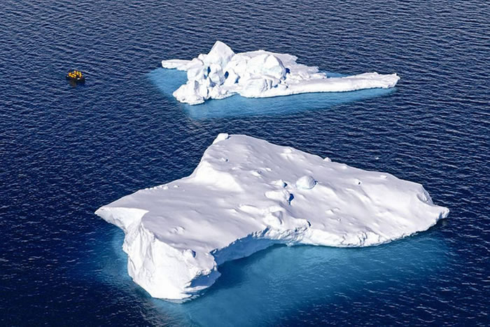 海温上升将引发骨牌效应,威胁人们生活。图为日益消融的南极冰山。图片来源:陈维沧提供。