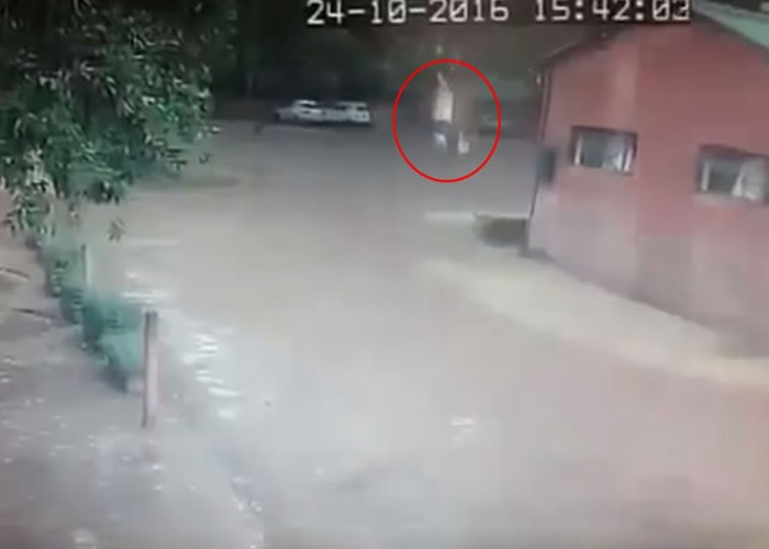 Ů�ӣ���Ȧ���������±��׵����У����϶�ʱ��������ð�̡�