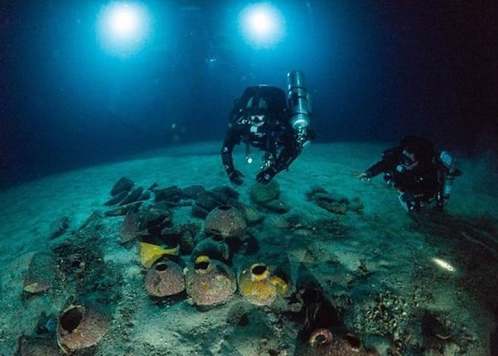 潜水考古队在戈佐岛海底发现商船。