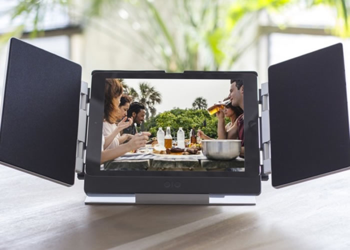 平板电脑保护套配有折叠蓝牙扬声器。