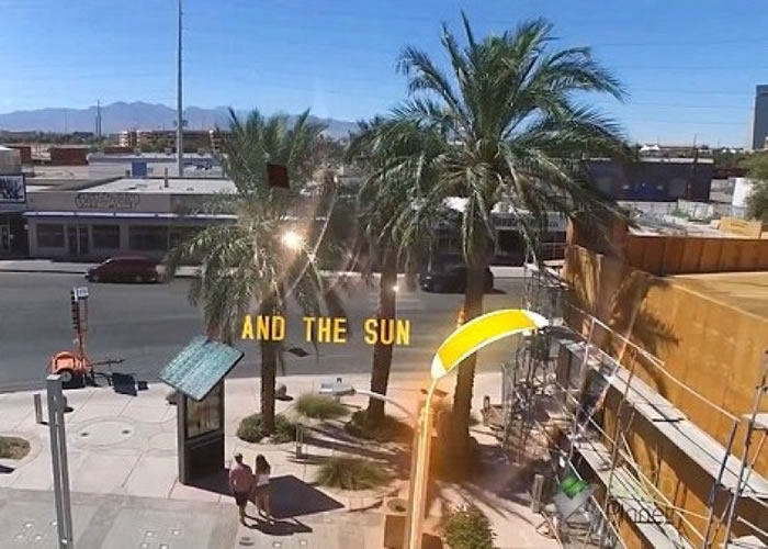 太阳能板可以吸收光能。