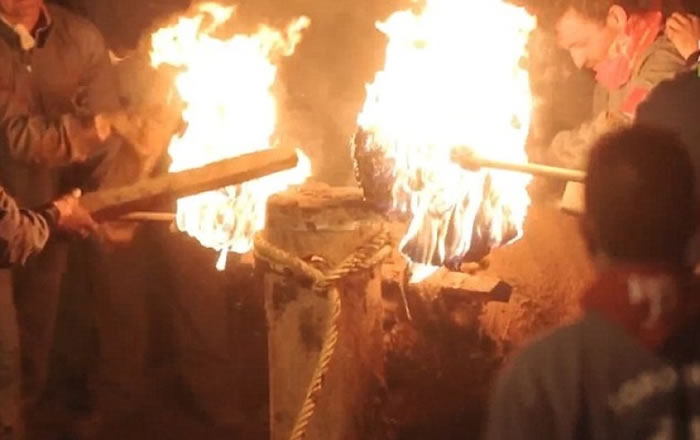 抗议者指责活动残忍及野蛮,要求永久停办。