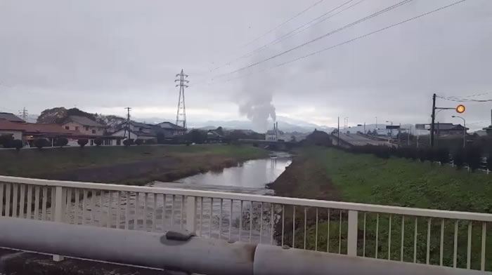 河川逆流相信因海啸涌至所致。