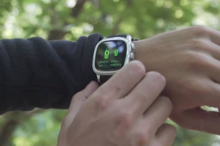 智能手表容许多人同时对话。