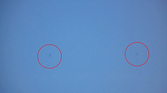 英国利物浦上空现疑似UFO,半空悬浮似气球