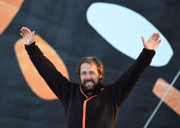 科维尔振臂高呼。