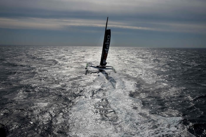 无情的海面及变幻的天气成科维尔打破世界纪录的最大敌人。