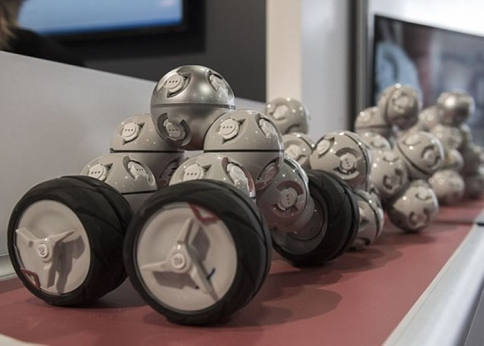 CellRobot理论上可以“变成任何形状”。