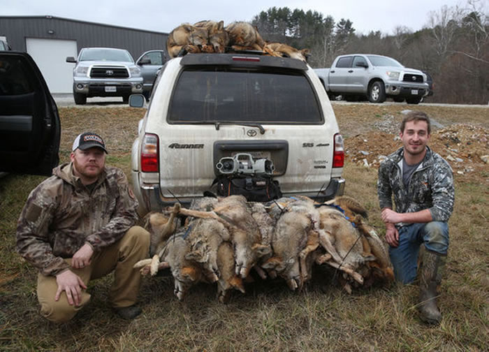 美国东岸的狩猎竞赛,猎人与猎物合照。