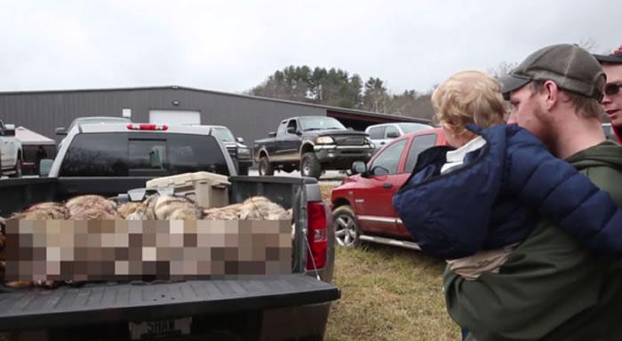 主办单位称这样的狩猎,是为了「生态平衡」。