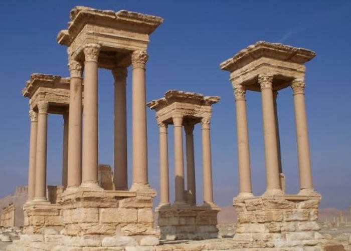 四面门亦同遭破坏。