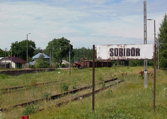 该个吊坠在波兰索比布尔被发现。