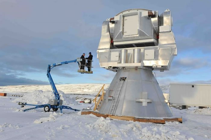 ߵֵװֱڻУһࡢľͷľٷøƵɫ϶ѵ׶εɫǿĵģ