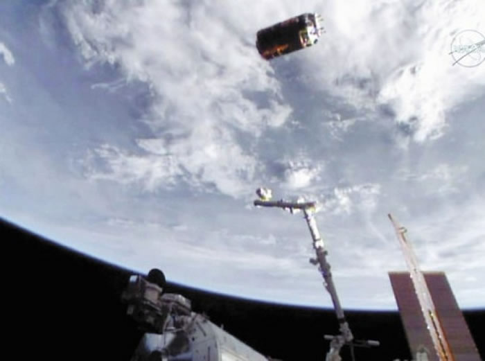 “鹳”6号早前跟国际太空站分离。