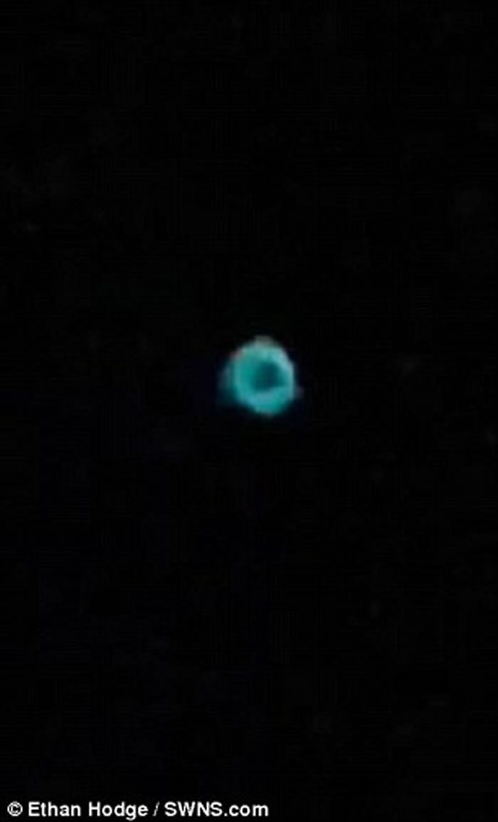 Ӣ������˹�ж��Ͽվ�����ɫ��״UFO ������ʧ���ֻ������