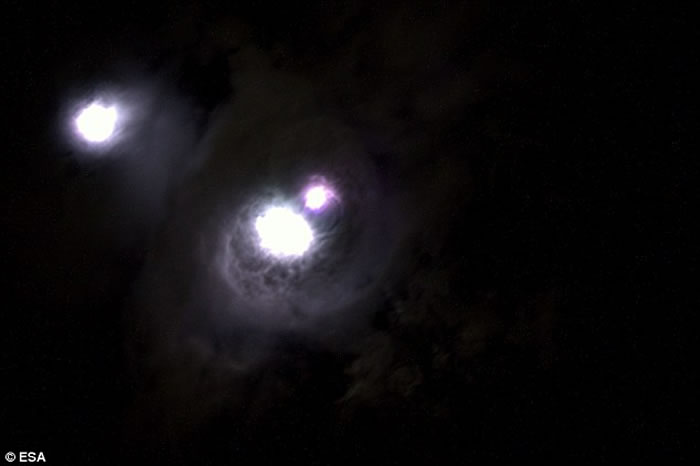 国际空间站丹麦宇航员拍到“红色精灵”及“蓝色喷流”神秘闪光 或解地球辐射平衡之谜