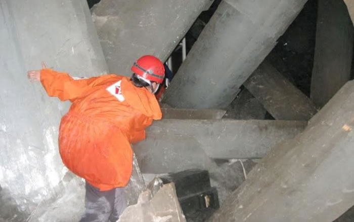 墨西哥的这座矿藏洞穴中到处都充斥着巨大的石膏晶体。