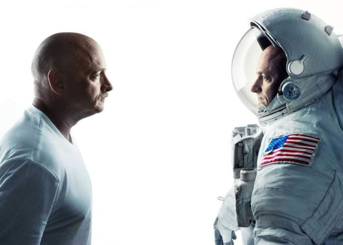 斯科特(右)与马克(左)接受太空实验。