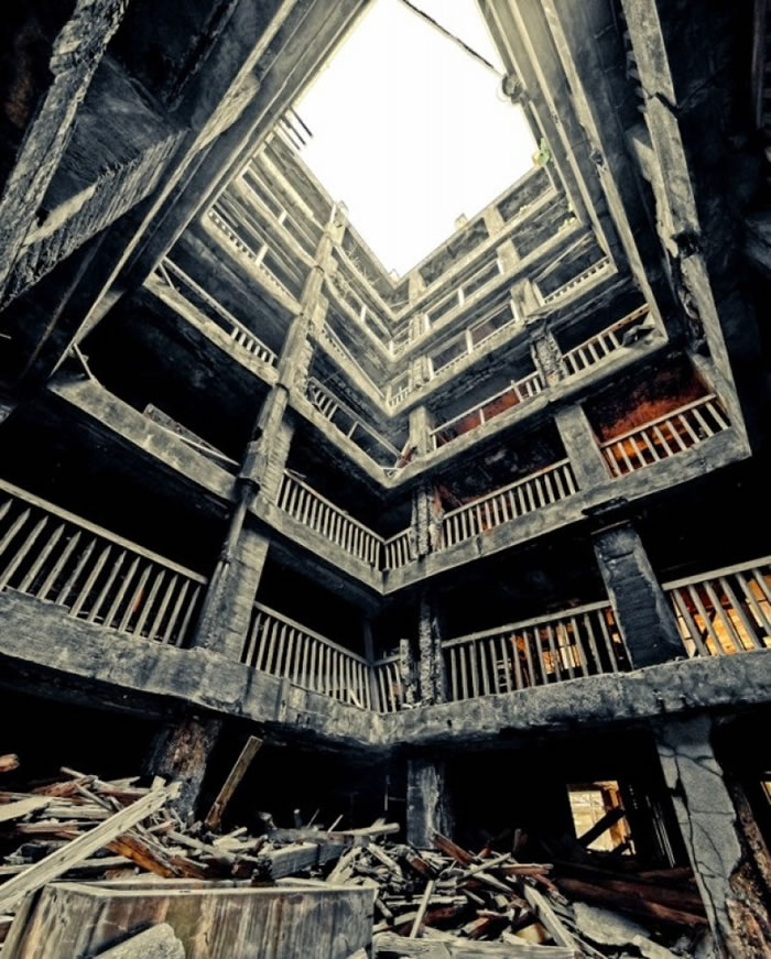 不时都有游客登上端岛游览。