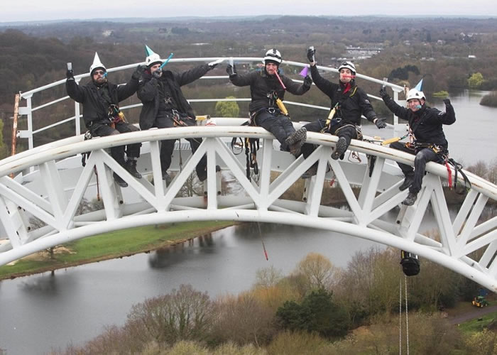 ά�޹���ʦ�ڳ�������ף��