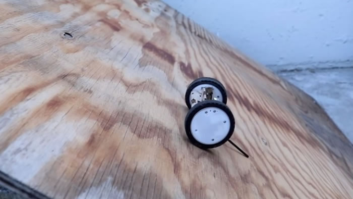 美国太空总署(NASA)成功研发“折纸滚轮机器人PUFFER” 能在不同平面上行走