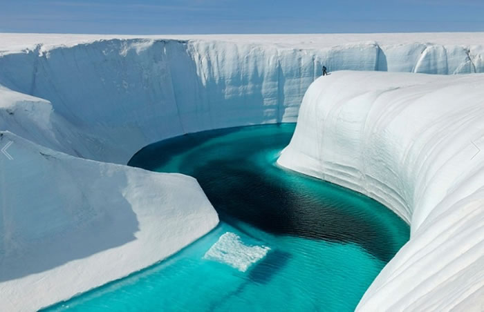 图为格陵兰的冰川。