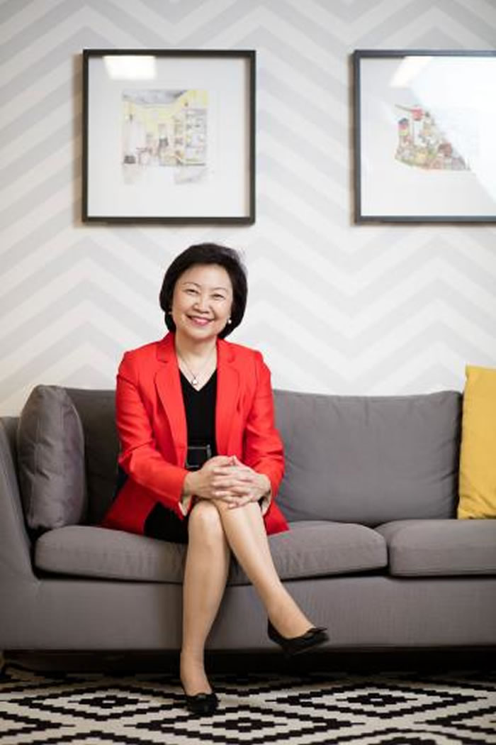 Cheong Koon Hean有多年的建筑和都市计画经验,现在统筹新加坡的公共住宅。这些环保永续的住宅以社区为核心,通常有所谓「三代同乐公园」与花园。 PHO