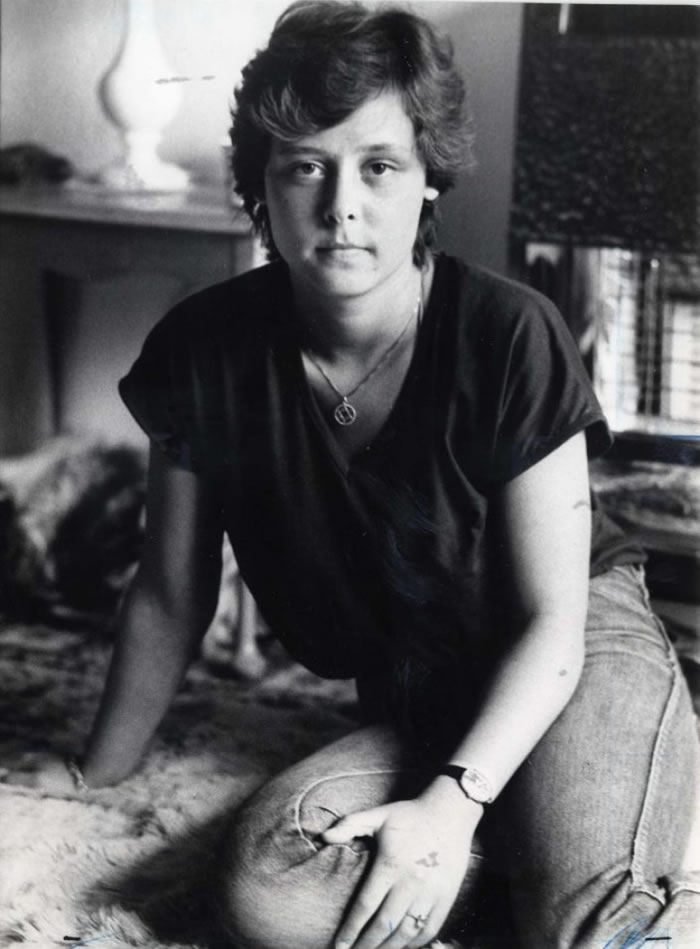 ���ɱ���������Ϯ���Ĳ��ʰ���ʱֻ��һ����Ů��