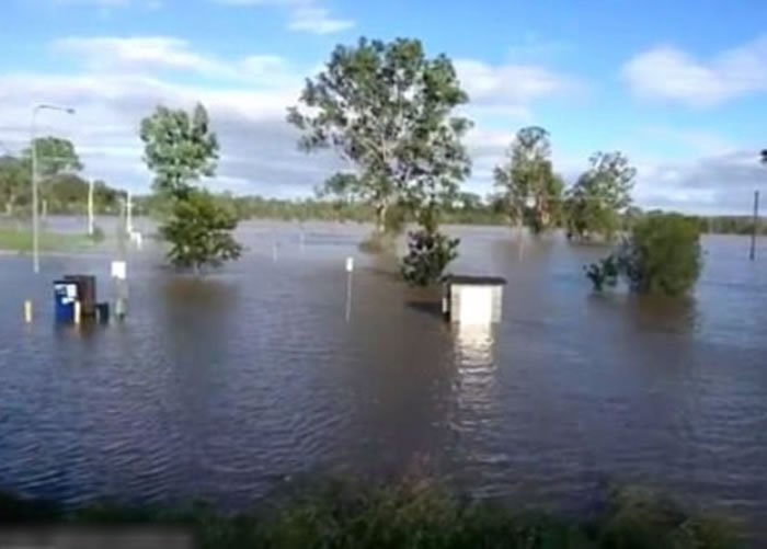 风暴过后的昆士兰省北部犹如泽国。