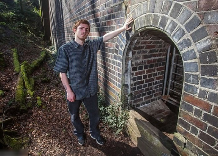 �����ֶ�-����˹������ľȳ�����������ѷ��