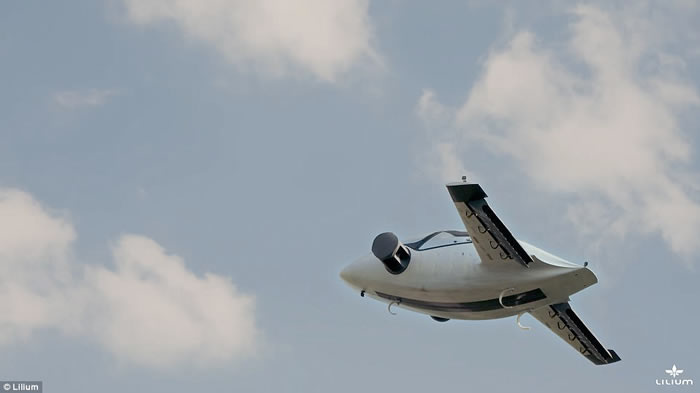 德国慕尼黑科技公司Lilium研发全球首辆飞天汽车Lilium Jet
