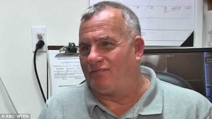 被火车撞死冤魂不散?美国纽约州野外监控摄影机拍摄到神秘“小女鬼”画面吓坏当地居民