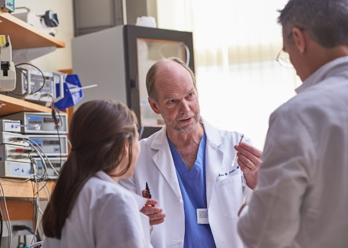 �����ˣ��У����������ӹ���Э�����Ӥ˳����չ��