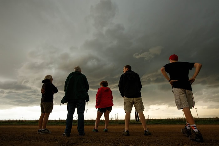 追风队成员除了学生,也包括志愿者和支援的男女科学家。