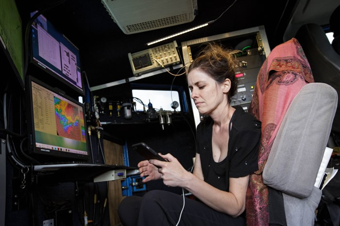 由货车改装的雷达车用来在风灾地区收集数据,以便制作分析龙卷风结构模型之用。