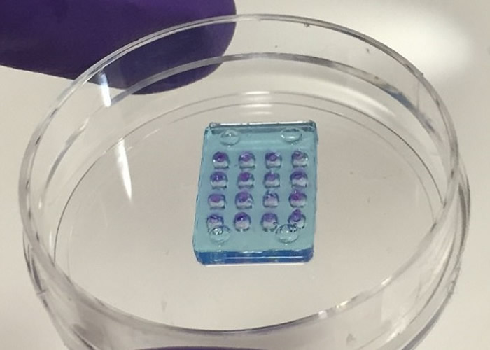 新合成的物料会对光有反应,并转化成电子信号。