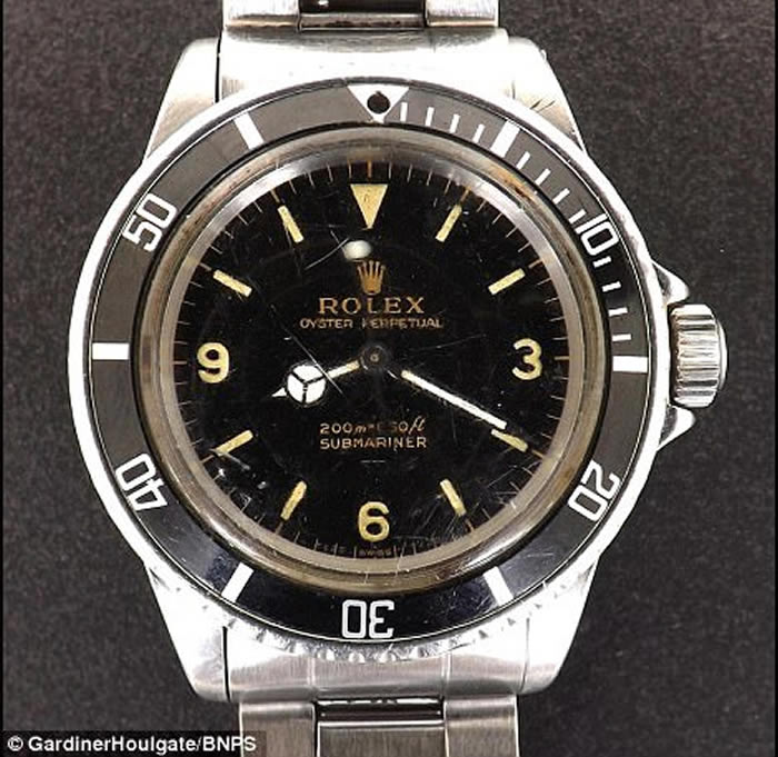 Ӣ������Ӣ����ʦ41��ǰ�ùŶ��������Ķ�������ʿ��ʽ����̽��Ǳˮ�ֱ�����12��Ӣ��