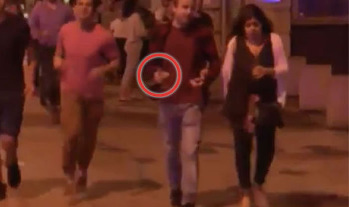 Ӣ���׶ؿֲ�Ϯ��������ơ��������ͷ�ĵ����类��ΪӢ��