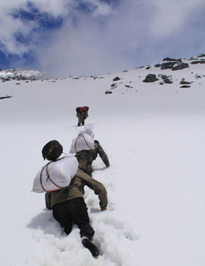 Ұ���о���Ա����չ��ѩ������Ϣ�ص���