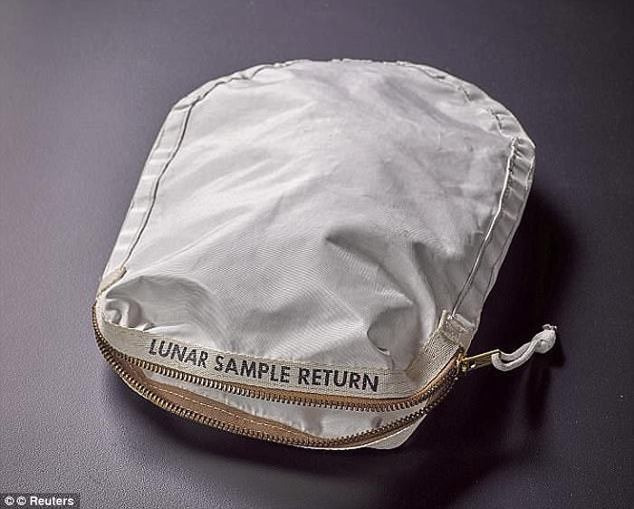 人类登陆月球48周年:美国宇航员阿姆斯特朗首次登月所采集的月球尘土将在纽约拍卖