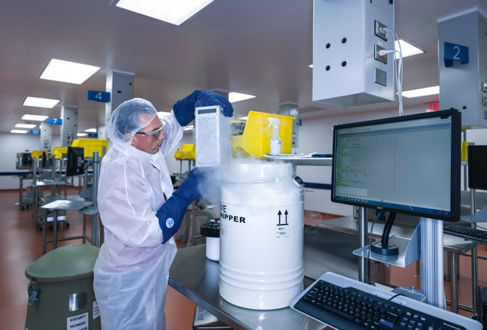 诺华制药公司实验室参与开发高级白血病疗法。