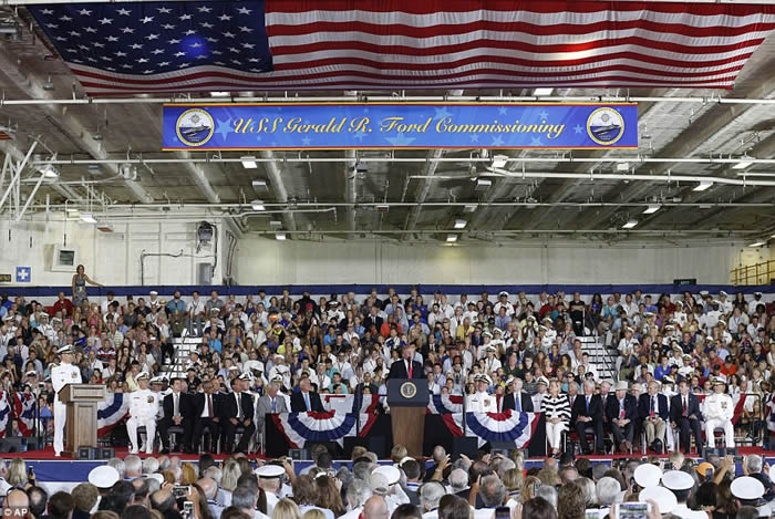 美军最新型核动力航母“福特号”(USS Gerald R. Ford)正式服役