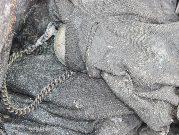 马塞林.杜穆林(Marcelin Dumoulin)的怀表。 PHOTOGRAPH BY SWISS POLICE