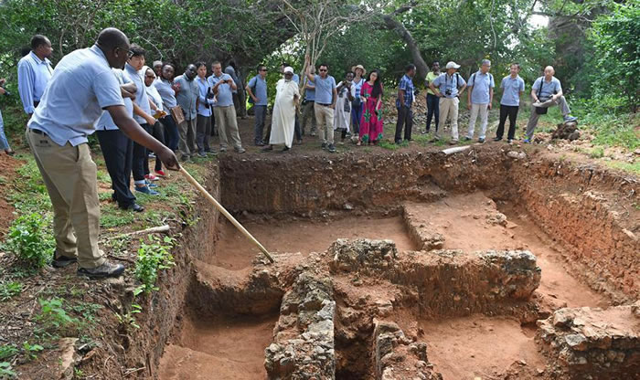 非洲肯尼亚挖出可能是生活在郑和下西洋时代具有中国血统的人类遗骸