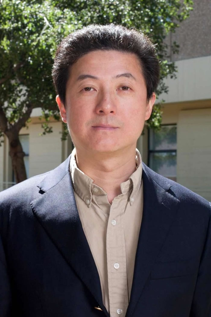 张首晟在上海出生。