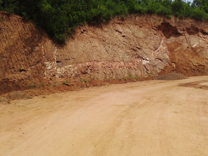 �ӱ�ʡ�е��ге����������ϵ��̴忪ɽ��·�������з��֡��������͡�Ů����ͼ��