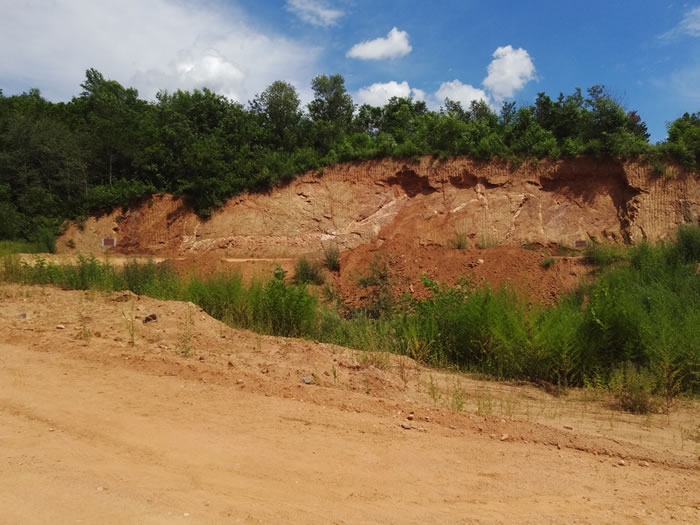 �ӱ�ʡ�е��ге����������ϵ��̴忪ɽ��·�������з��֡��������͡�Ů����ͼ��