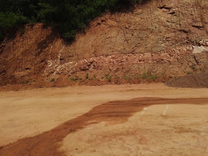 �ӱ�ʡ�е��ге����������ϵ��̴忪ɽ��·�������з��֡��������͡�Ů����ͼ��